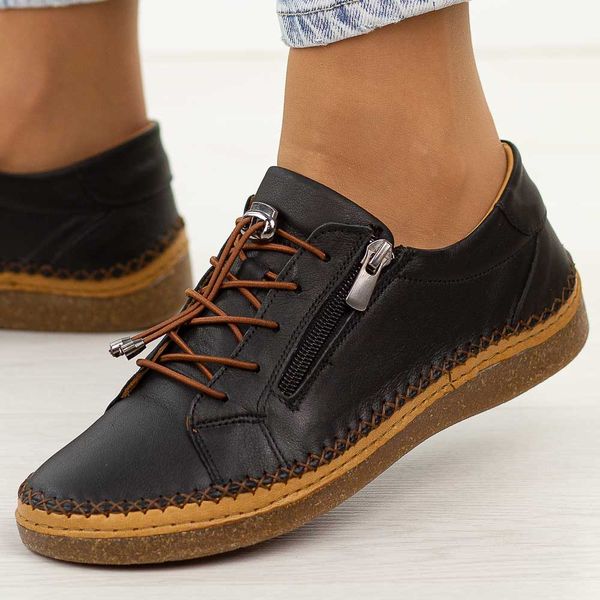 Czarne skórzane półbuty damskie T.Sokolski 8207. Czarne półbuty Sokolski, na jesień, bez wzorów, z jeansu, z okrągłym noskiem, bez obcasa, na płaskiej podeszwie, bez zapięcia. Za 319,00 zł.