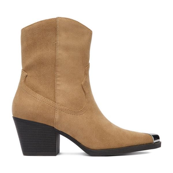 Kowbojki DeeZee. Brązowe botki DeeZee, bez wzorów, bez obcasa, na słupku, bez zapięcia. Za 199,99 zł.