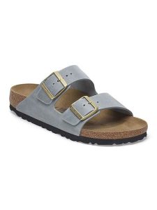 Birkenstock Skórzane klapki "Arizona" w kolorze błękitnym rozmiar: 41. Niebieskie klapki Birkenstock, bez wzorów, z otwartym noskiem, bez obcasa. Za 429,95 zł.