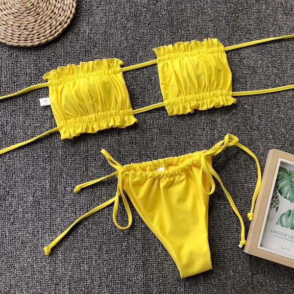 Bikini bandeau z regulowanymi ramiączkami na lato Jozien. Czerwone bikini Intica, bez wzorów. Za 139,00 zł.