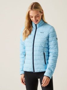 Regatta Kurtka pikowana "Marizion" w kolorze błękitnym rozmiar: 36. Niebieskie kurtki Regatta, bez wzorów, bez kaptura. Za 96,83 zł.