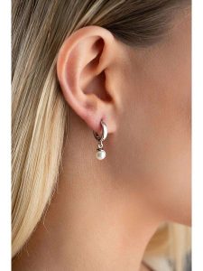 Heliophilia Srebrne kolczyki-kreole z perłami rozmiar: onesize. Białe kolczyki Heliophilia, z perłą, srebrne. Za 113,36 zł.