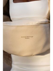 Maison héritage PARIS Skórzana saszetka "Rachel" w kolorze beżowym - 34 x 17 cm rozmiar: onesize. Brązowe nerki i saszetki Maison héritage PARIS, bez wzorów, z materiału. Za 304,99 zł.