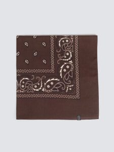 Apaszka typu bandana brązowa Bandi 804. Brązowe apaszki i chusty Big Star, bez wzorów, z bawełny, klasyczne. Za 59,99 zł.