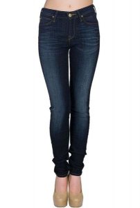 SPODNIE DAMSKIE LEE SCARLETT DARK FADE L526EWXB. Niebieskie rurki Lee, z jeansu. W wyprzedaży za 89,99 zł.