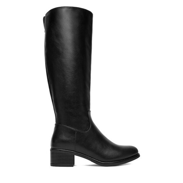 Kozaki Clara Barson. Czarne kozaki Clara Barson, bez wzorów, bez obcasa, na słupku, bez zapięcia. Za 149,99 zł.