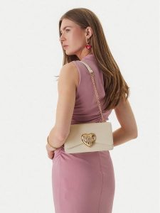 LOVE MOSCHINO Torebka JC4147PP1OL1611A Écru. Białe torebki klasyczne LOVE MOSCHINO, bez wzorów, ze skóry, bez dodatków. Za 651,99 zł.