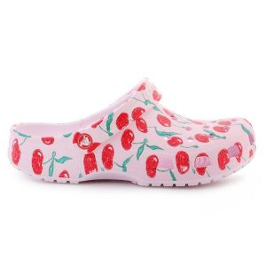 Klapki Crocs Classic Fresh Fruits clog 211008-6ZW różowe. Czerwone klapki bez wzorów, bez obcasa. Za 360,01 zł.