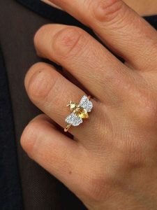 DIA DIAMONDS Pozłacany pierścionek z diamentami rozmiar: 52. Żółte pierścionki DIA DIAMONDS, z diamentem, pozłacane. Za 342,45 zł.