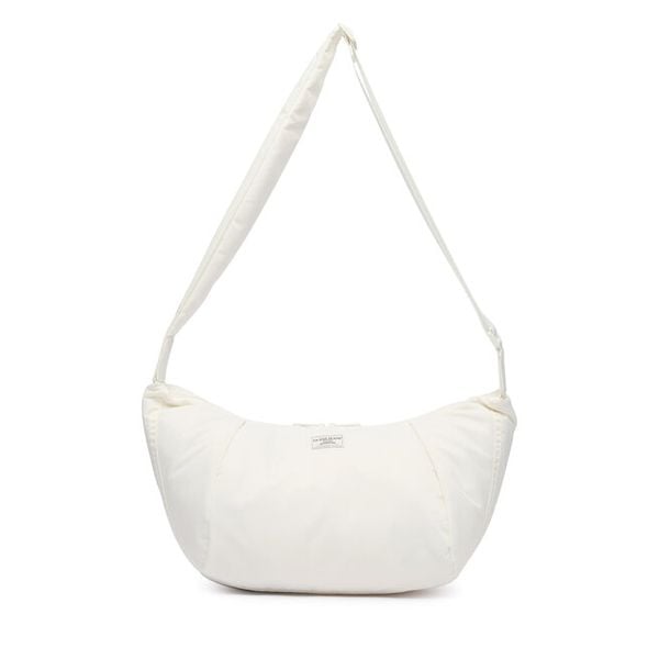 Torebka Guess Jeans. Białe listonoszki Guess Jeans, z aplikacjami, z jeansu, bez dodatków. Za 248,99 zł.