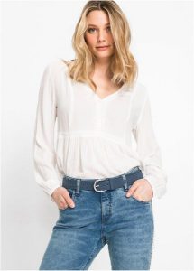 Pasek w ażurowy wzór. Niebieskie paski bonprix, w ażurowe wzory, ze skóry. Za 54,99 zł.