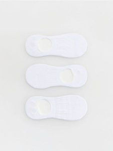 Skarpetki balerinki 3 pack - złamana biel. Skarpetki Reserved, bez wzorów. Za 39,99 zł.