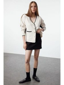 Trendyol Kardigan w kolorze biało-czarnym rozmiar: S. Białe kardigany Trendyol. Za 78,99 zł.