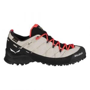 Buty trekkingowe damskie Salewa Wildfire 2 Gtx. Białe buty trekkingowe Salewa, z materiału, bez zapięcia. W wyprzedaży za 715,90 zł.