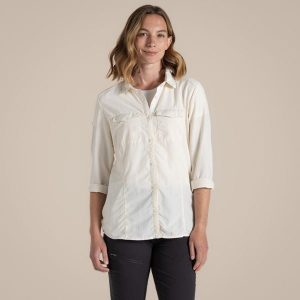 Damska koszula z długim rękawem Craghoppers NosiLife Adventure III. Białe koszule Craghoppers, bez wzorów, bez kołnierzyka, bez ramiączek. Za 339,89 zł.