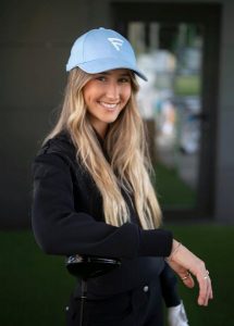 Czapka golfowa Merion – Regulowana, oddychająca, lekka, ochrona UV. Czerwone czapki FLAIRWAY GOLF, bez wzorów, z bawełny. Za 106,00 zł.