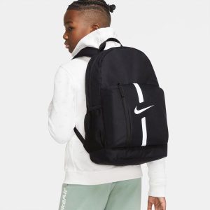 Plecak sportowo-turystyczny Nike Academy Team Backpack pojemność 22 L. Czarne plecaki Nike. Za 99,99 zł.