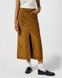WRANGLER DAMSKIE SPÓDNICE SZTRUKSOWA WRANGLER CORDUROY MAXI COGNAC 112356436. Brązowe spódnice Wrangler, s, bez wzorów, ze sztruksu, maxi. Za 159,99 zł.