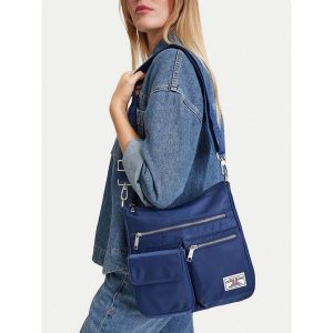 Torebka Guess Jeans. Niebieskie listonoszki Guess Jeans, z aplikacjami, z jeansu, bez dodatków. Za 179,99 zł.