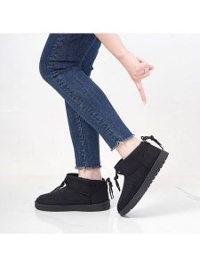 C'M Botki zimowe w kolorze czarnym rozmiar: 39. Czarne botki C'M, na zimę, bez wzorów, z materiału, bez obcasa, bez zapięcia. Za 140,45 zł.