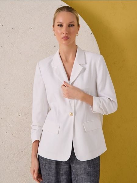 Marynarka z domieszką lnu - biały. Białe marynarki i żakiety Sinsay, l, bez wzorów. Za 69,99 zł.