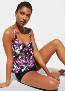 Figi bikini hipster. Czarne bikini bonprix, bez wzorów. Za 57,99 zł.