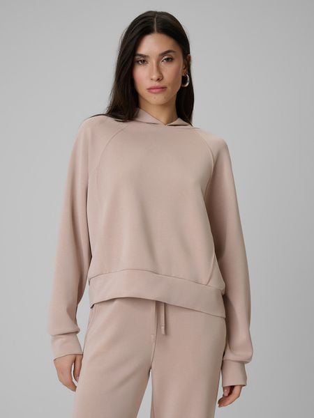 4F Bluza dresowa regular z kapturem damska - beżowa XS. Brązowe bluzy 4f, uniwersalny, bez wzorów, z dresówki, z kapturem. Za 199,99 zł.