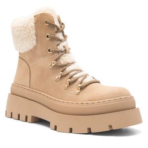 Trzewiki DeeZee. Brązowe botki DeeZee, bez wzorów, bez obcasa, na płaskiej podeszwie, bez zapięcia. Za 199,99 zł.