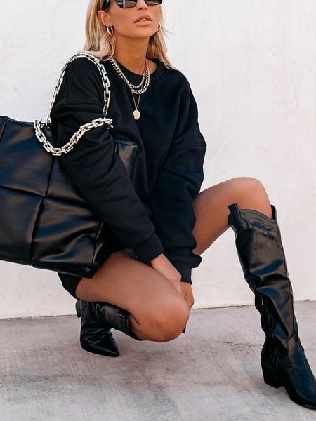 Milan Kiss Sukienka w kolorze czarnym rozmiar: M. Czarne sukienki Milan Kiss, m, bez wzorów, bez kołnierzyka, bez ramiączek, maxi. Za 139,54 zł.