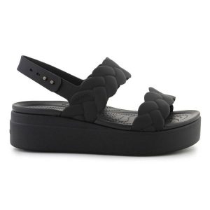 Sandały Crocs Brooklyn Woven Low Wedge 209977-060 czarne. Czarne sandały bez wzorów, bez obcasa, na koturnie, bez zapięcia. Za 367,32 zł.