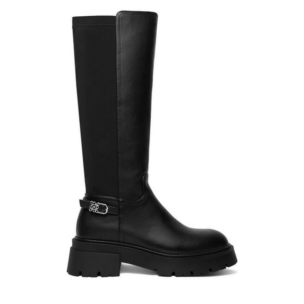 Kozaki Nine West. Czarne kozaki Nine West, bez wzorów, bez obcasa, na płaskiej podeszwie, bez zapięcia. Za 349,99 zł.