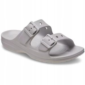 Klapki Dla Dorosłych Crocs Saturday Sandal. Szare klapki Crocs, bez wzorów, z materiału, bez obcasa. Za 199,99 zł.