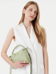 Guess Torebka HWMY96 59160 Zielony. Zielone torebki klasyczne Guess, z aplikacjami, ze skóry, bez dodatków. Za 319,99 zł.