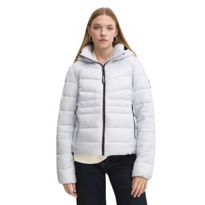 Damska ocieplana kurtka puchowa Superdry Fuji Quilt. Fioletowe kurtki Superdry, bez wzorów, z puchu, bez kaptura. W wyprzedaży za 429,50 zł.