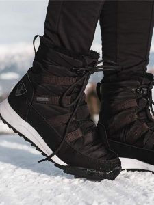 Kilpi Botki zimowe "Candy" w kolorze czarnym rozmiar: 41. Białe botki Kilpi, na zimę, bez wzorów, z materiału, bez obcasa, bez zapięcia. Za 301,64 zł.