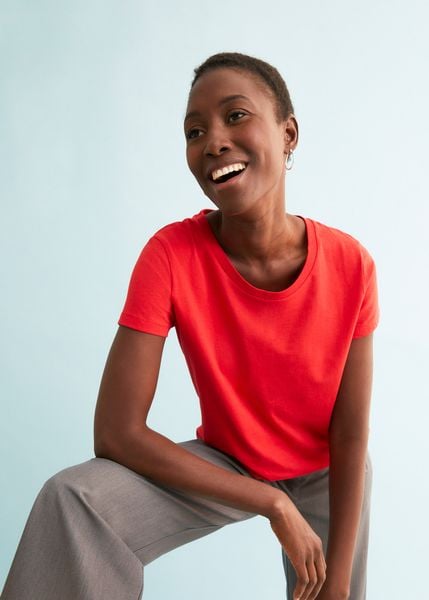 Bluzka z okrągłym dekoltem (5 szt.). Czerwone bluzki bonprix, bez wzorów, z dżerseju, bez kołnierzyka, bez ramiączek. Za 149,99 zł.