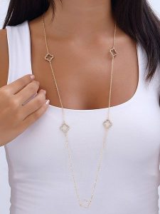 Luja Bijoux Pozłacany naszyjnik z cyrkoniemi i elementem ozdobnym rozmiar: onesize. Żółte naszyjniki Luja Bijoux, z cyrkonią, metalowe. Za 79,03 zł.