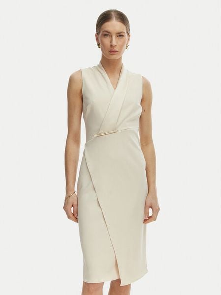 Rinascimento Sukienka koktajlowa CFC0128108003 Beżowy Slim Fit. Brązowe sukienki Rinascimento, m, bez wzorów, z syntetyku, wizytowe, bez kołnierzyka, bez ramiączek. Za 599,99 zł.