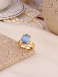 Pierres de Jade Pozłacany pierścionek z kocim okiem rozmiar: onesize. Niebieskie pierścionki Pierres de Jade, pozłacane. Za 57,87 zł.
