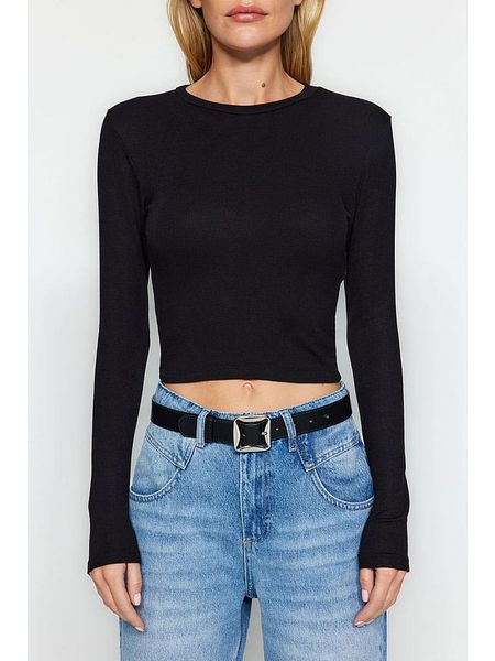 Trendyol Koszulka w kolorze czarnym rozmiar: M. Czarne bluzki Trendyol, m, bez wzorów, bez kołnierzyka, bez ramiączek. Za 39,21 zł.