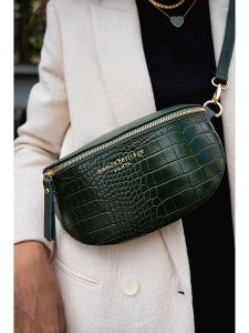 Maison héritage PARIS Skórzana saszetka "Kimi Croco" w kolorze ciemnozielonym - 28 x 15 x 5 cm rozmiar: onesize. Zielone nerki i saszetki Maison héritage PARIS, bez wzorów, z materiału. Za 265,40 zł.