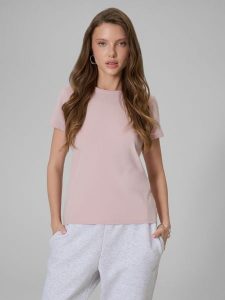 4F T-shirt slim gładki damski - różowy XS. Czerwone t-shirty 4f, xs, bez wzorów, z dzianiny, bez kołnierzyka, bez ramiączek. Za 49,99 zł.