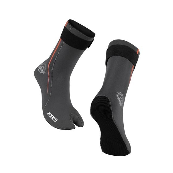 Skarpety neoprenowe ZONE3 Active Flex Swim 3 mm. Czarne skarpetki ZONE3, bez wzorów, z neoprenu. Za 159,99 zł.