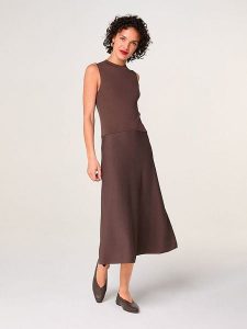 Rodier Sukienka w kolorze brązowym rozmiar: XL. Brązowe sukienki Rodier, xl, bez wzorów, bez kołnierzyka, bez ramiączek, midi. Za 404,99 zł.