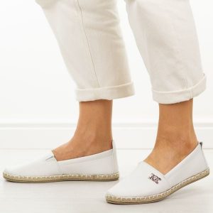 Białe espadryle damskie, półbuty Potocki 16374. Białe espadryle POTOCKI, bez wzorów, z jeansu, bez obcasa, na płaskiej podeszwie. Za 99,00 zł.