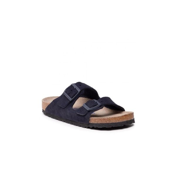 Klapki damskie Birkenstock Arizona Sfb Midnight Narrow Fit. Niebieskie klapki Birkenstock, bez wzorów, z materiału, bez obcasa. Za 309,00 zł.