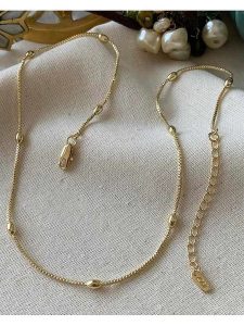 Luseera Pozłacany naszyjnik z elementami ozdobnymi - dł. 45 cm rozmiar: onesize. Żółte naszyjniki Luseera, pozłacane. Za 43,99 zł.