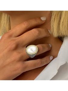 DI GIORGIO Srebrny pierścionek z masą perłową rozmiar: 60. Brązowe pierścionki DI GIORGIO, z perłą, srebrne. Za 376,45 zł.