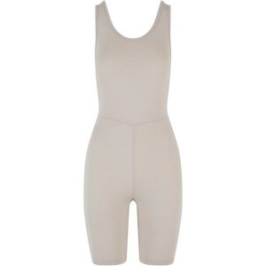 Krótki kombinezon damski Urban Classics Organic. Szare kombinezony Urban Classics, l, bez wzorów, z bawełny, bez kołnierzyka, bez ramiączek, krótkie. Za 84,65 zł.
