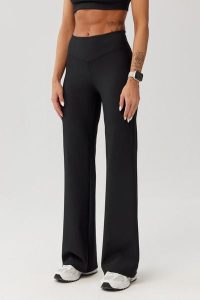 Damskie legginsy sportowe fitness Rough Radical Aven Long. Czerwone legginsy ROUGH RADICAL, bez wzorów, z dzianiny, z podwyższonym stanem. Za 189,90 zł.